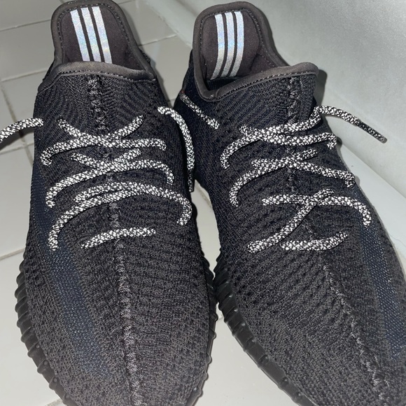 Static Yeezy 350 Black Reflective Laces Chateau Rouge Stockx Vente